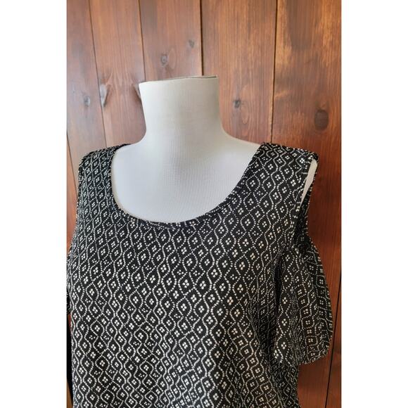 Meraki Women’s L Cold Shoulder Black Top Cream Floral Flutter Sleeves Cape Back - Picture 2 of 16